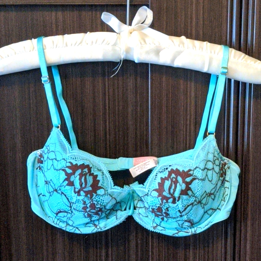 Victoria's Secret push up without padding bra